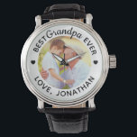 Personlig Best Grandpa All Anpassningsbar Photo Armbandsur<br><div class="desc">Bästa farfar nånsin... Anpassa den här farfars vakt med ditt barnbarns favoritfoto och namn. Vare sig det är en morfar, fars dag eller jul, så är det en favorit. Underbar gåva till alla stora pappor, barnmorskor! COPYRIGHT © 2020 Judy Burrows, Black Hund Art - Med alla Höger reserverade . Personlig...</div>