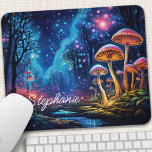 Personlig Bioluminescent Mushroom Musmatta<br><div class="desc">Omvandla arbetsytan till en magisk sfär med den här musknappen för personlig som innehåller en bioluminiscent skog som teemar med svampar med glödande utseende. Den förtjusande scenen, levande med pulserande färg och mystiska detaljer, inspirerar till kreativitet och . Gör det till din rätta genom att lägga till ditt namn eller...</div>