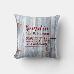 Personlig Birth Pillow White Tvättar Wood Barn Doo Kudde