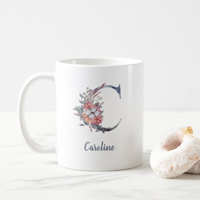 Personlig blå blomstermonogram C kaffekopp (Med munk)