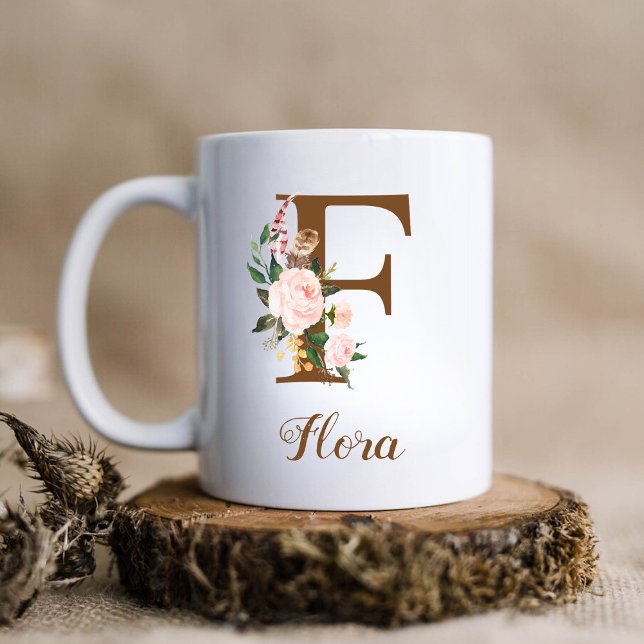 Personlig blommig brudtärna present med bokstaven  kaffemugg (Skapare uppladdad)