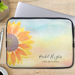Personlig Blommigt Yoga Instructor för vattenfärg<br><div class="desc">Den här unika Sleeven Lap Top dekoreras med en gult solros på vattenfärgsbakgrund. Anpassa den med ditt namn och yrke. Om du vill redigera ytterligare klickar du på länken "anpassa ytterligare" och användor verktyg för designen så att texten ändras stil, färg och storlekt. Eftersom vi skapar vår egen teckning kommer...</div>