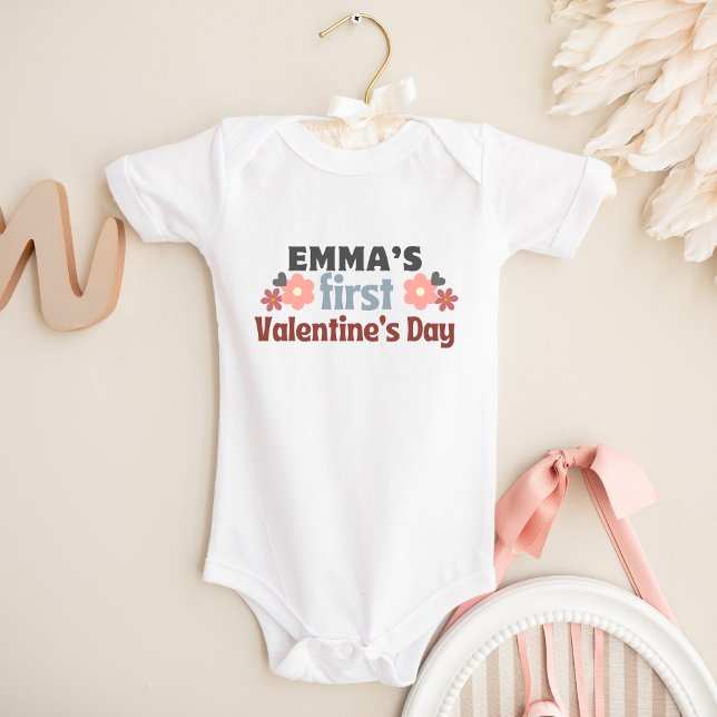 Personlig Blommor första Alla hjärtans dag, kute T Shirt (Skapare uppladdad)