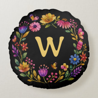 Personlig blomsterfjärilmonogramkrans rund kudde