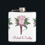 Personlig Boutonniere Rosa ros Bröllop Groom Fickplunta<br><div class="desc">En originalmarkörillustration av en blomma med rosa ros-boutonniere-knapp i söt, omgiven av delikat baby-andedräkt. Anpassa med din information till en unik bröllop-kolv. Designern är tillgänglig för att skapa och överföra anpassad design så att det matchar färg och teman i bröllop. Klicka på "Fråga den här designern" för att börja designen...</div>
