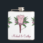 Personlig Boutonniere Rosa ros Bröllop Groom Fickplunta<br><div class="desc">En originalmarkörillustration av en blomma med rosa ros-boutonniere-knapp i söt, omgiven av delikat baby-andedräkt. Anpassa med din information till en unik bröllop-kolv. Designern är tillgänglig för att skapa och överföra anpassad design så att det matchar färg och teman i bröllop. Klicka på "Fråga den här designern" för att börja designen...</div>