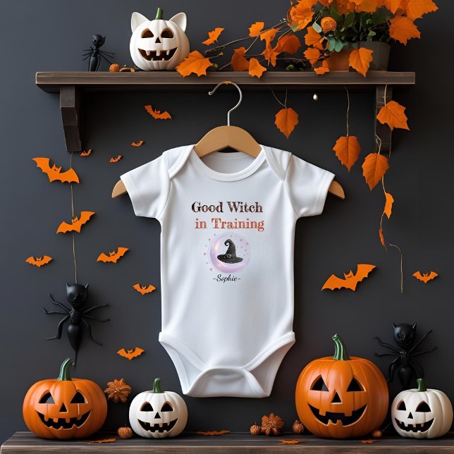 Personlig Bra Witch in Training - T Shirt (Skapare uppladdad)