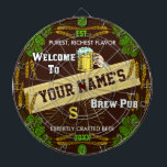 Personlig Brewpub Välkomsthälsning: Skutt Barley B Darttavla<br><div class="desc">Skapa en egen rityta för extra-finare-anpassningsbar med hjälp av denna vackra och originella malldesign. Ritytan är kantad i ett ornerat skutt och korn gräns, tillsammans med en bild av ölet mugg, en stjärnsprängningseffekt och en central banderoll. Speltavlan säger: "Välkomna till [ditt namn]'s Brew Pub." Sedan finns det plats för ditt...</div>