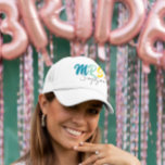 Personlig Bride Fru Bröllop Keps<br><div class="desc">Den här designen kan vara personlig i det område som tillhandahålls genom att ändra fotot och/eller text. Du kan också anpassa den genom att klicka på Anpassa den här mallen och sedan välja klicka för att anpassa ytterligare alternativ och ta bort eller ändra färg i bakgrunden, lägga till text, ändra...</div>