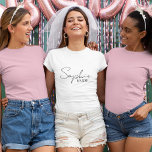 Personlig Bride T Shirt<br><div class="desc">Välkommen till vår samling av personlig-mutprodukter på Zazzle! Här specialiserar vi oss på att skapa unika artiklar och anpassaden för att fira resan att bli en brud. Oavsett om du planerar din dröm bröllop eller tittar för perfektens möhippa, så har vi har du har täckt.</div>