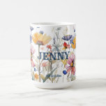 Personlig Bridesmaid Gift Fall Wildblommor Kaffemugg<br><div class="desc">Lush, handmålade vildblommor täcker den här personligen presentable mugg som har ett namn och en valfri linje för spelar ingen roll - brud och brudgumms initialer? eller ett minnesvärt datum. De hösthukade blommorna har terra cotta orange daisy med gult- eller blomcentrum i vackra blå och gult gått med med rött...</div>