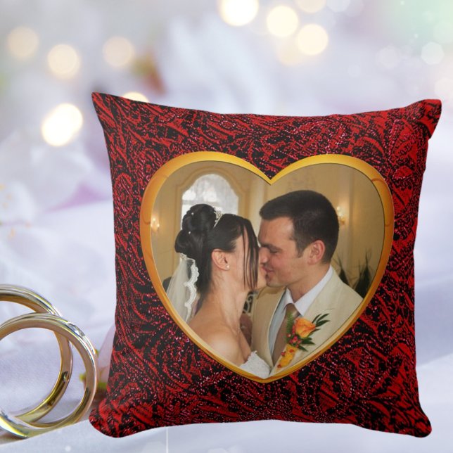 Personlig Bröllop Photo Guld Heart Ram Artsy Kudde (Personalized Wedding Photo Gold Heart Frame Artsy Throw Pillow)