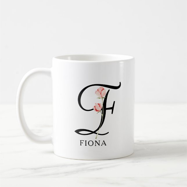Personlig brudtärna med blommig skriptmonogram kaffemugg (Vänster)