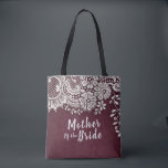 Personlig burgundi snöre budens mamma tygkasse<br><div class="desc">Vintage blommigt snöre-design på kranbärsburgundröd bakgrund,  med anpassadet "budens mamma"-skript och eget namn på baksidan,  elegant och klass,  underbarare personlig-gåvor för budens mamma.</div>