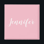 Personlig Calligraphy Jennifer Namn Design Magnet<br><div class="desc">Skapa din egen personlig. Du kan ändra färg i det vita, handskrivna stil-kalligrafteckensnittet till ett annat kursivt alternativ för trendiget. Ändra det storleka teckensnittet så att det passar din egen namndesign. Det här personliga textmeddelandet kan ta upp så mycket av utskriftsområdet som du vill. Anpassa rosan för heltäckande blek till...</div>