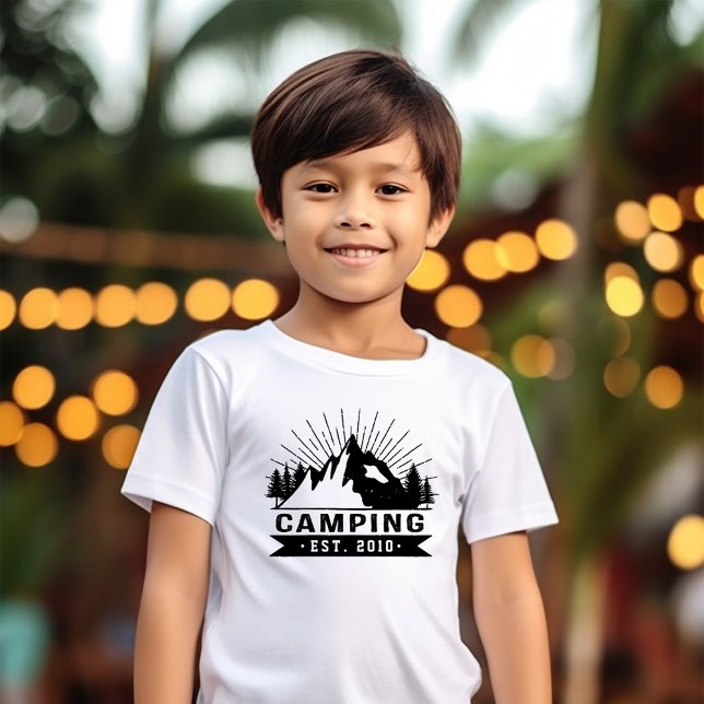 Personlig Camping T-Shirt (Travel and the great outdoors can have an amazing effect on the young. Celebrate these magic days!)