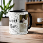 Personlig Cat Mamma Paw Skriv ut fotot Mugg<br><div class="desc">Gratulerar till kärlek för kattdjurets vänner med vår Personlig Cat Mamma Paw Print Photo Mugg. Mugg har två anpassningsbar nära ditt hjärta. Den ena är den dekorativa grått-pjäsen mönster i bakgrunden, och den andra är en personlig av textmallen med katten mamma namn i mitten. Det är en roligt och meningsfull...</div>