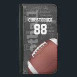 Personlig Chalkboard American Football Samsung Galaxy S5 Plånboksfodral<br><div class="desc">Ett modernt amerikanskt fotbollsrutnätsmönster i järn med en fotbollsspelsprägel med en typografisk bakgrund med fotbollsterminologi i bakgrunden. Utformningen innehåller anpassade för namn och nummer på fotbollsspelaren eller rutnätet järn fläkt. Den här designen har delvis gjorts med grafik som licensierats av Graphics Factory.</div>