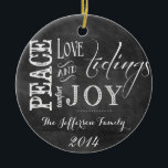 Personlig Chalkboard Ord Family Ornament<br><div class="desc">Anpassa din anpassningsbar-familj med dina familjer namn och året! Perfektens julklapp till vilken familjemedlem eller vän som helst!</div>