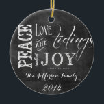 Personlig Chalkboard Ord Family Ornament<br><div class="desc">Anpassa din anpassningsbar-familj med dina familjer namn och året! Perfektens julklapp till vilken familjemedlem eller vän som helst!</div>