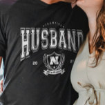 Personlig Champion Make Funny Manar Gift T Shirt<br><div class="desc">Höj firande med vår "Champion Make" t-shirt, personlig med ett monogram för en unik beröring. Idealisk för födelsedagar, årsdagar och Alla hjärtans dag, är den här skjortan perfektens blandning av humor och känslor. Ge make ett skratt och ett tecken på uppskattning. Det är ett vinnande val för att uttrycka kärlek....</div>