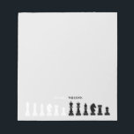 Personlig Chess Biet Grått Anteckningsblock<br><div class="desc">Klassiskt svart och vitt schackfritt anteckningsblock för schack älskare,  med schack figurer i ett geometriskt mönster. Modern schack delar design</div>