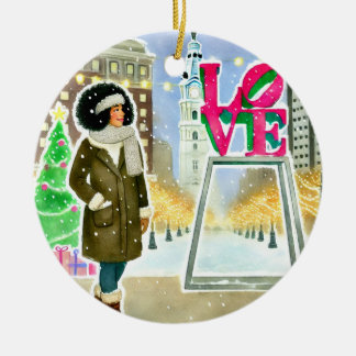 Personlig Chic Hispanic Woman vid KÄRLEK Philly Julgransprydnad Keramik