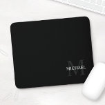 Personlig Classic Monogram och Namn Black Musmatta<br><div class="desc">Personlig Monogram och Namn Gift har personlig namn i vitt och monogram i grått som bakgrund,  i klassiskt serif font stil,  på svart bakgrund. Perfekt som helgdag,  fars dag-gåva till pappa och gåva till särskilda tillfällen.</div>