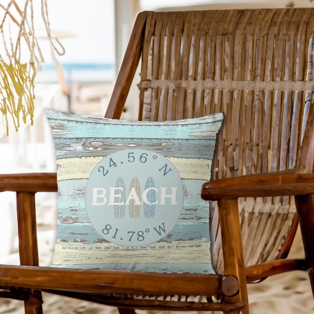 Personlig Coordinates Beach Driftwood Kudde (Personalized Coordinates Beach Driftwood Throw Pillow)