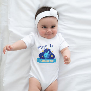 Personlig design för babys första Hanukkah-snurran T Shirt