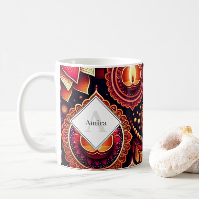 Personlig Diwali Lila och Red Rangoli & Diyas Kaffemugg (Med munk)