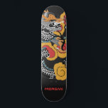 Personlig Dragon Skateboard<br><div class="desc">Personlig av fet asiatisk konst drar på skateboard med ditt namn i en röd sans serif-typ. Fet röd orange och svart.</div>