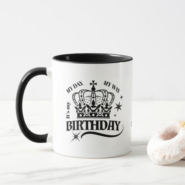 Personlig Elegant Födelsedagskrona Typografi Mugg (Med munk)