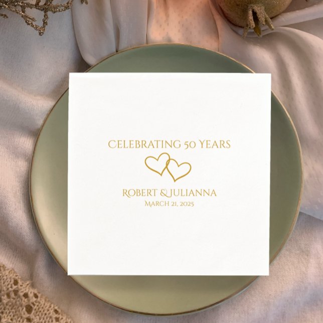 Personlig Elegant Modern femtioårsdag Party Pappersservett (Personalize these unique intertwined golden heart napkins with couple's name and date. )