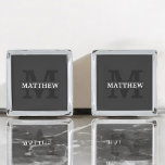 Personlig Elegant Monogram och Namn Silverpläterade Manschetterknappar<br><div class="desc">Lägg till lite elegans i dina dagliga essenser med den här personligen monogram och namn-produkten. Med en förfinad utformning och detaljerad anpassade kombineras sofistikering och funktionalitet. Oavsett om det gäller personlig använda eller som en tänkbar gåva, visar det här objektet ett monogram för snyggten och namn, som du har valt,...</div>