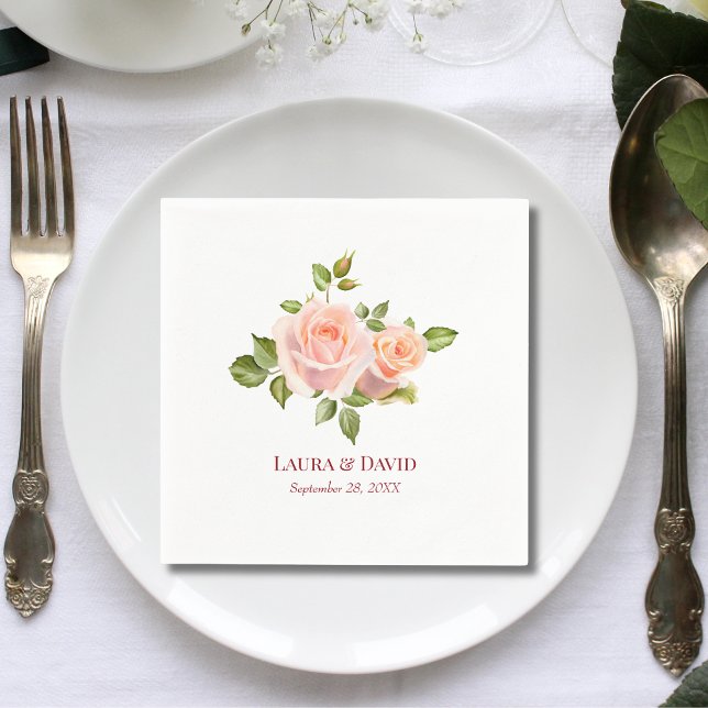 Personlig Elegant Röd Ros Bröllopspapper Pappersservett (Personalized elegant red rose napkins add rich romantic charm to wedding tables.)