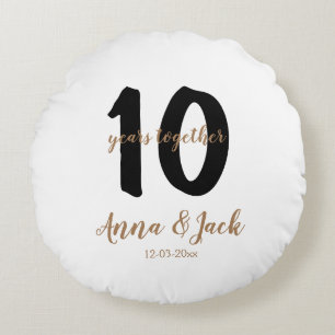 personlig enkel 10-årsjubileum namn datum rund kudde