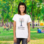 Personlig Familjeåterföreningsfamiljen Träd T Shirt<br><div class="desc">Minneshögtidlighålla din familjeåterförening med den här snyggten T-Shirt. Det är dekorerat med en färglös mosaikfamilj träd och är lätt att anpassade med din familj namn. Använda alternativet Anpassa ytterligare om du vill ändra texten storlekt, stil eller färg. Eftersom vi skapar vår teckning kommer du inte att hitta just den här...</div>