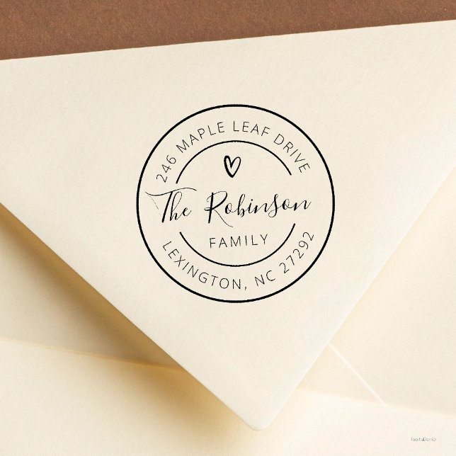 Personlig Family Adress Round Little Heart Stämpel (Personalised Family Address Round Little Heart Rubber Stamp with little cute heart)