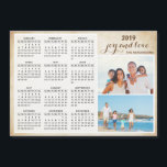 Personlig Family Photo 2019 Magnet Calendar<br><div class="desc">Skapa din egen magnet-fotokalender. Anpassa en 2019-kalender med personliga foton. Det är en söt idé för familjen,  par,  mor- och farföräldrar,  vänner och till och med arbetskamrater inför jul,  nyår eller tillfälle.</div>