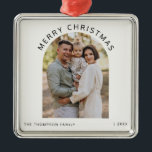 Personlig Family Photo God jul 2024 Julgransprydnad Metall<br><div class="desc">Fira festsäsongen med vår Personlig Family Photo God jul 2024 Metall Ornament, designat att vara både snyggt och varaktig. Den här moderna, trendigets dekoration är utformad från ett krossat metall, vilket garanterar hållbarhet samtidigt som du ger din helgdag dekorator lite elegans. Med en elegant, skarp fotodesign kan du anpassa den...</div>