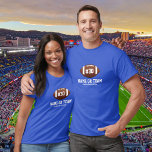 Personlig Football Design Namn, Number, Team T-shirt<br><div class="desc">Den här personligen har en amerikansk fotboll med ett jersey-nummer och ett eller två linjer anpassningsbar-text - spelarens namn, namn, laget namn osv. Perfekt för high school, young eller College player eller Football fläkt. Visa din skolanda och kärlek i fotboll med en skräddarsydd fotbollsgåva från Colorfulgalshop. På vissa produkter kan...</div>