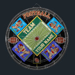 Personlig Football DIN FOTOS Darttavla<br><div class="desc">En baseboll i fantastisk inspirerade till ritbord. Har anpassningsbar baseball fält-logotyp med fyra utbytbara PHOTO-avsnitt. Underbar för att lägga till foton från teamligan och bevara idrottsminnen på ett unikt sätt. Helt anpassade! Njut!</div>