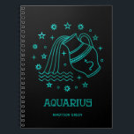 Personlig för Aquarius Teal Zodiac-tecken Anteckningsbok<br><div class="desc">Den här svarta anteckningsboken med zodiactecknet för Aquarius och ditt namn i teal är perfekten för att behålla alla dina tankar,  erfarenheter,  muskler,  tacksamhet,  skisser - allt du vill skriva ner och komma ihåg. Det är unikt och modernt. Du måste ha den!</div>