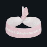 Personlig för Bachelorette partyrosor Hårband<br><div class="desc">Personifiera lätt denna flickaktigt rosa bachelorettepartyhairband med din egna brölloptext,  eller andra medlemmar av henne brudar förser med besättning för din bachelorettemöhippa,  eller flicka natt ut,  skräddarsy färgen av musikbandet eller texten från en spänna av över 200 färger.</div>