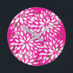 Personlig för Bright Shock rosa Modern Blommigt Rund Klocka<br><div class="desc">Anpassa med valfri text.</div>