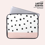 Personlig för enkel modern  Rosa-polka-punkt Laptop Fodral<br><div class="desc">Användbar och chic... Vad mer kan en tjej vilja? Gör detta enkla,  moderna  rosa laptop sleeve till ditt enda köp för att anpassa det med ditt namn.</div>