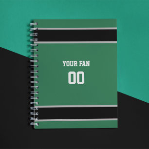 Personlig för grönt och svart fotbollslag anteckningsbok med spiral