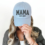 Personlig för mamma broderad keps<br><div class="desc">Fira det sassi, roligt-älskande mamma i ditt liv med den här personligen, broderade basebollhatten! Med den djärva frasen "Est Mamma" i skarp, varaktig sömnad, är detta tak perfekt för mammor som äger sin häst med humor och luft. Oavsett om hon kör ärenden, fuskar med fotbollsspel eller njuter av en solig...</div>