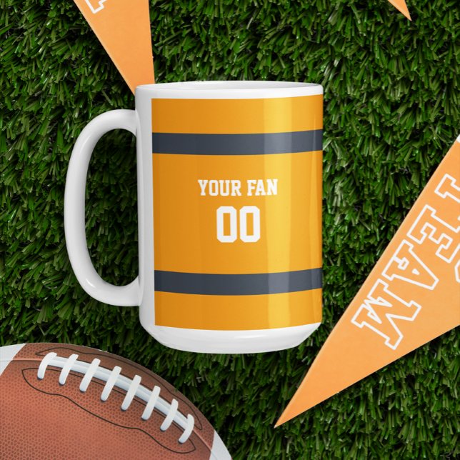 Personlig för orange, marin och vit fotboll kaffemugg (Skapare uppladdad)
